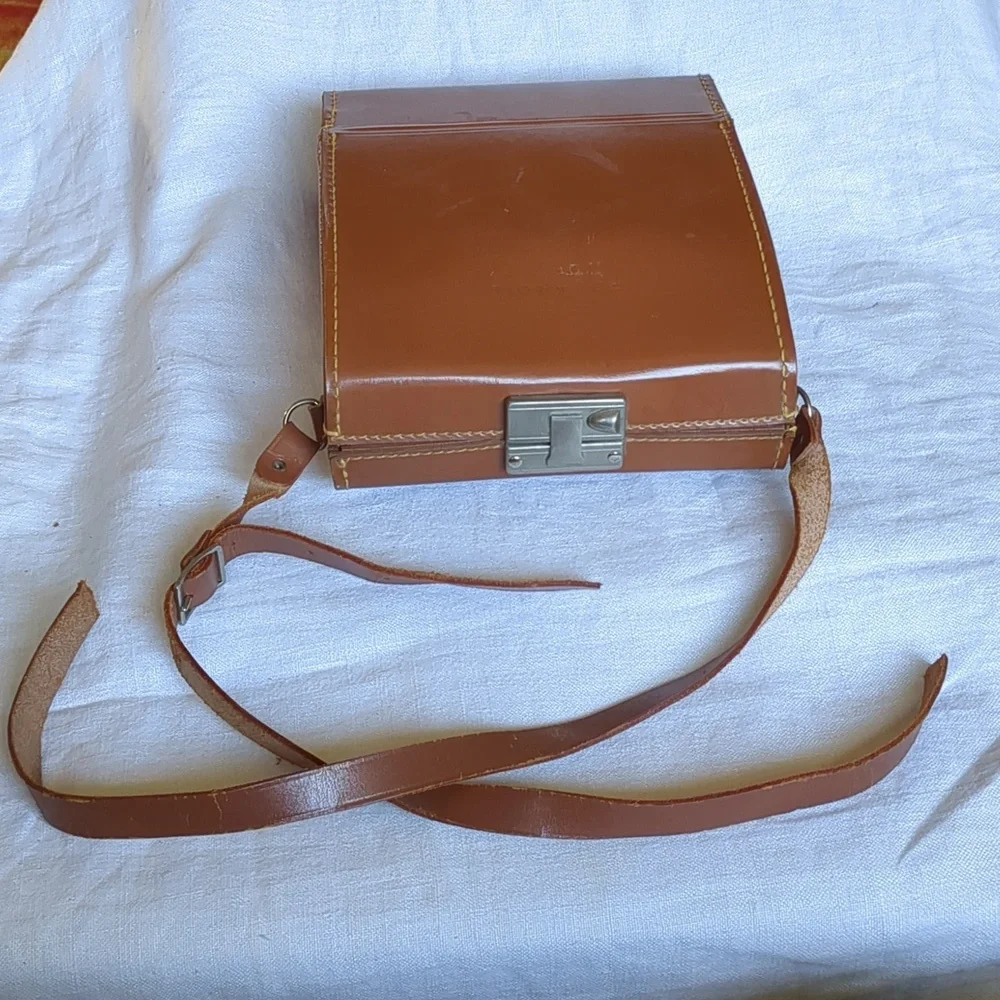 Vintage Polaroid J33 Land Camera Brown Leather Case Flashbulbs Prop Retro